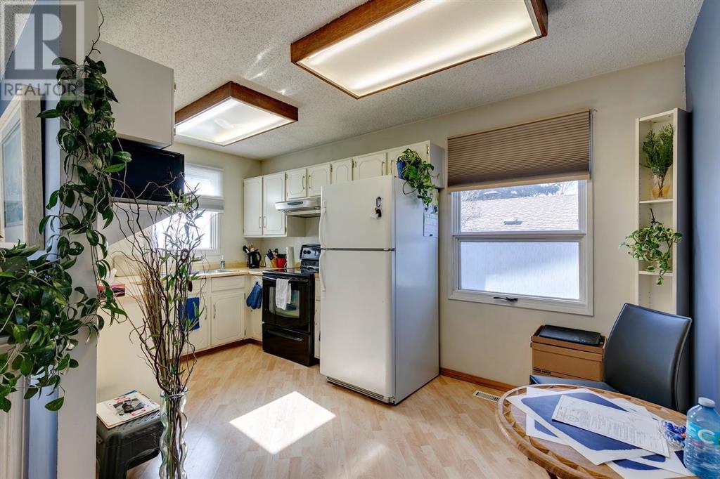 199 Erin Woods Drive Se, Calgary, Alberta  T2B 2V7 - Photo 10 - A2212038