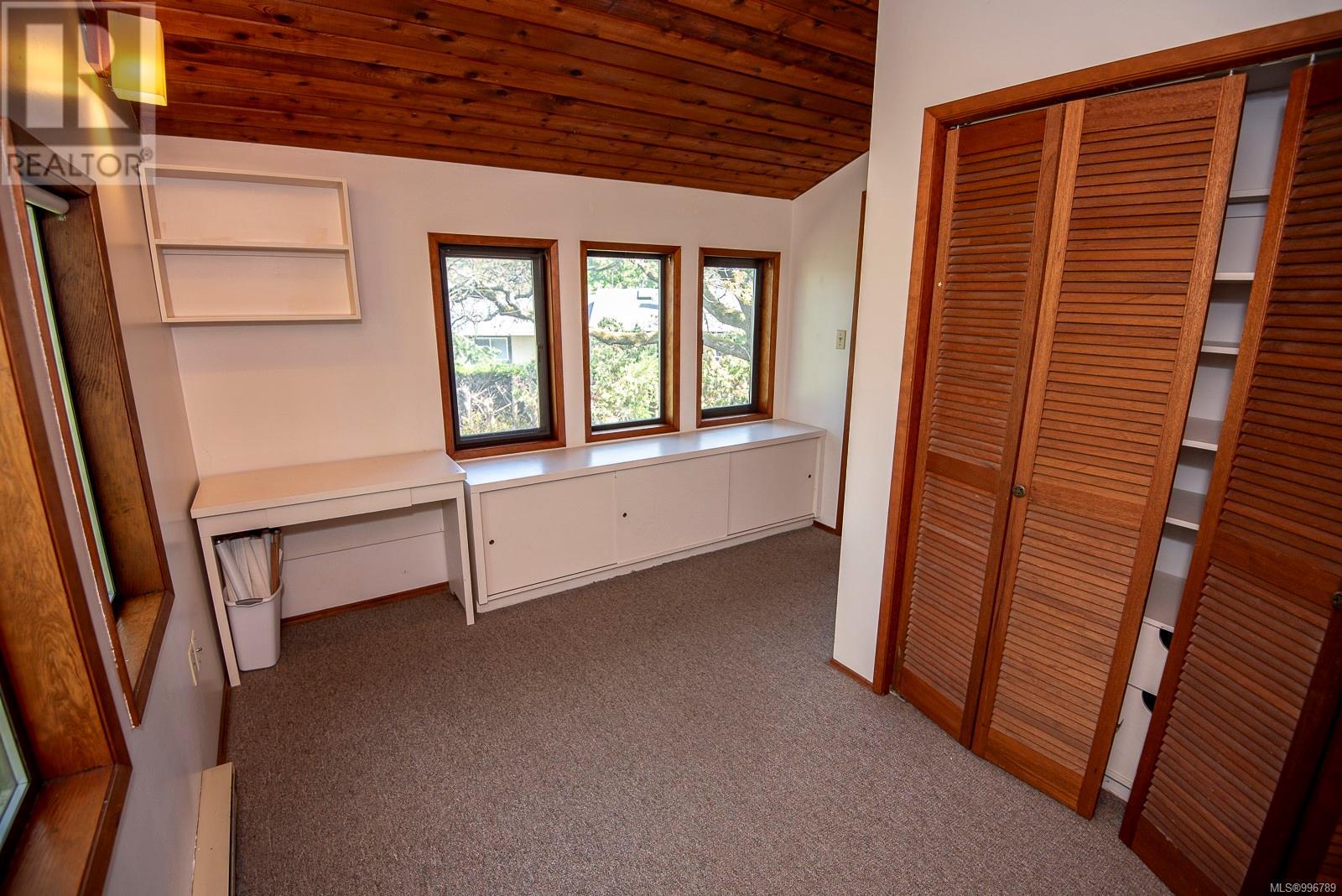 Property at 937 Pemberton Rd image 3