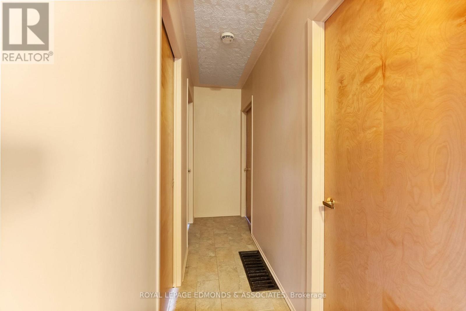 623 Willow Drive, Laurentian Valley, Ontario  K8A 4J2 - Photo 15 - X12114158