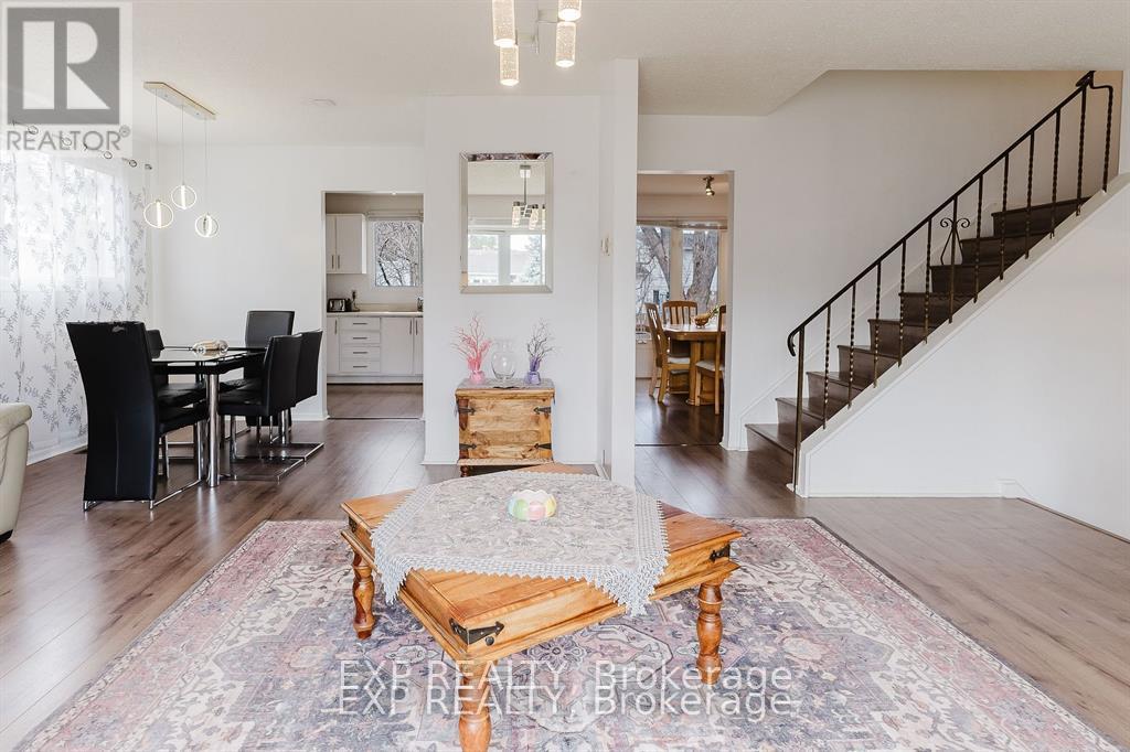 Property at 4 PARKLANE COURT image 5
