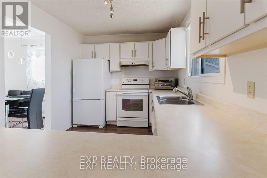 4 Parklane Court, Ottawa, Ontario  K1B 3H2 - Photo 9 - X12114168