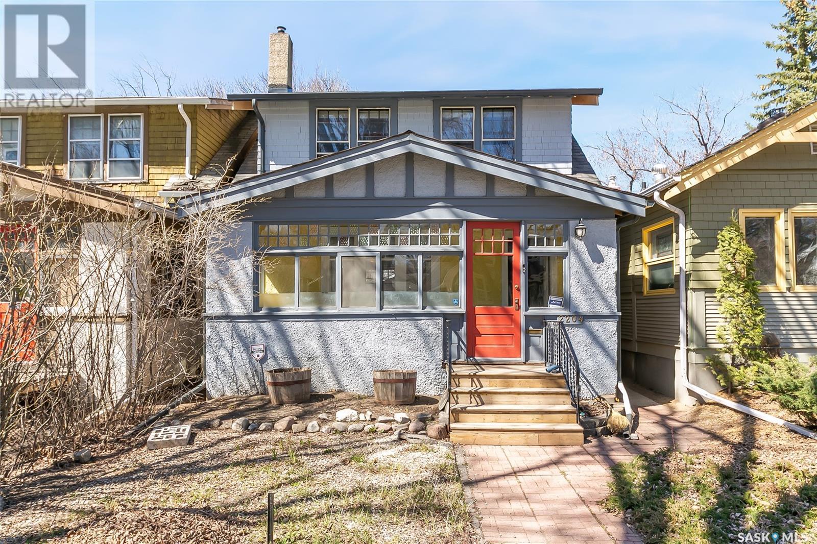 Property at 2204 Elphinstone STREET image 1