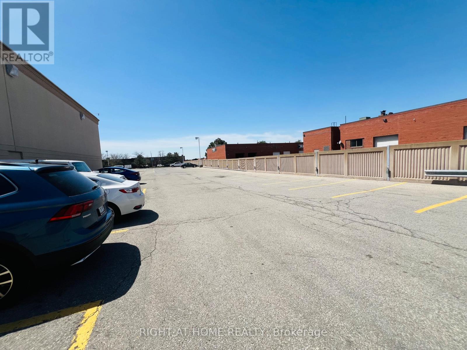 B4 - 7540 Weston Road, Vaughan, Ontario  L4L 9L9 - Photo 26 - N12114130