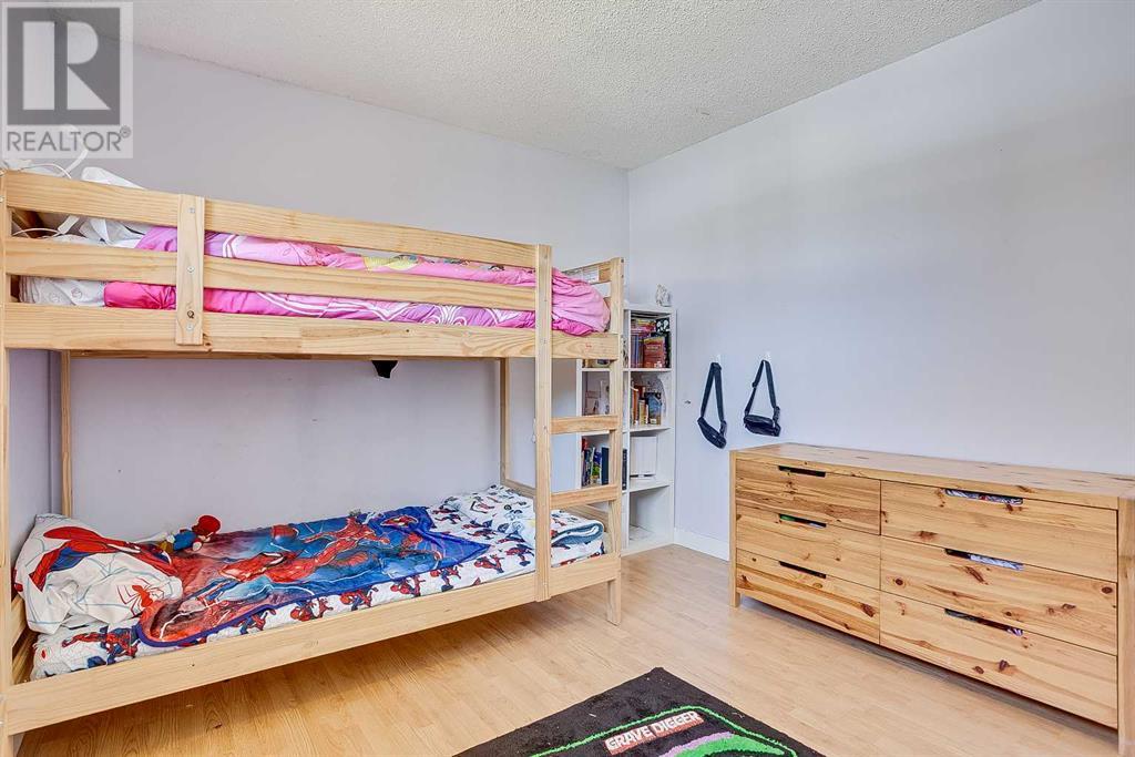 211 Pinecrest Crescent Ne, Calgary, Alberta  T1Y 1K7 - Photo 13 - A2211302