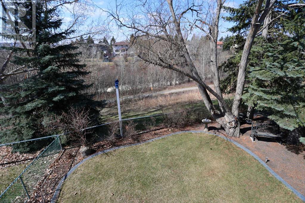 Property at 75 Scenic Glen Crescent NW image 4