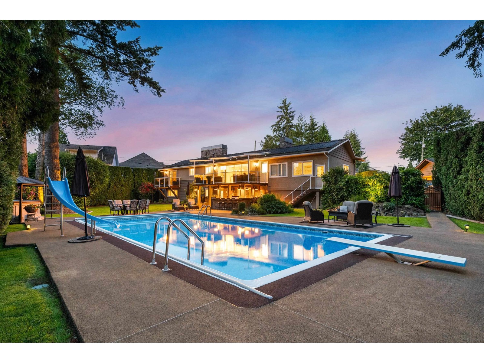 Property at 4547 SOUTHRIDGE CRESCENT image 3