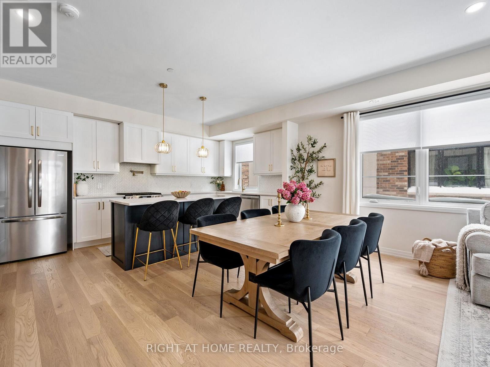 8-50 BAYNES WAY, Bradford West Gwillimbury, Ontario