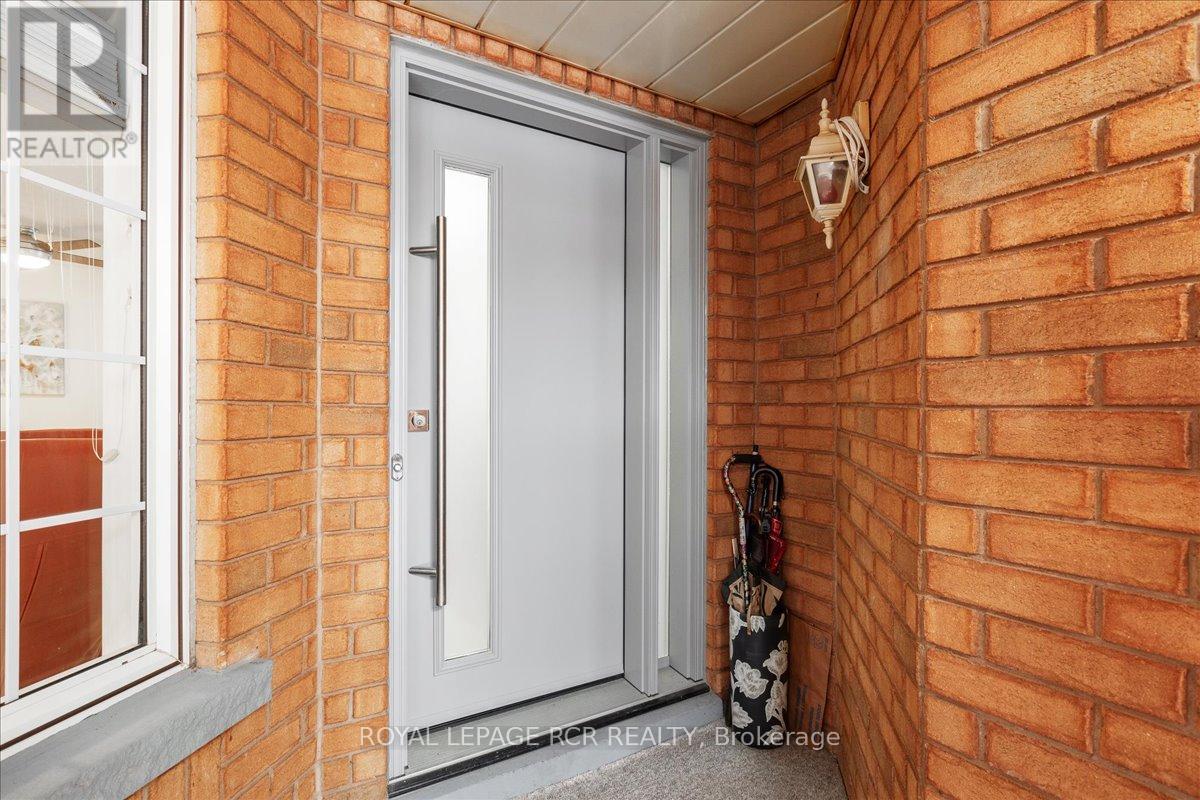 Property at 40 SILVERSTONE CRESCENT image 3