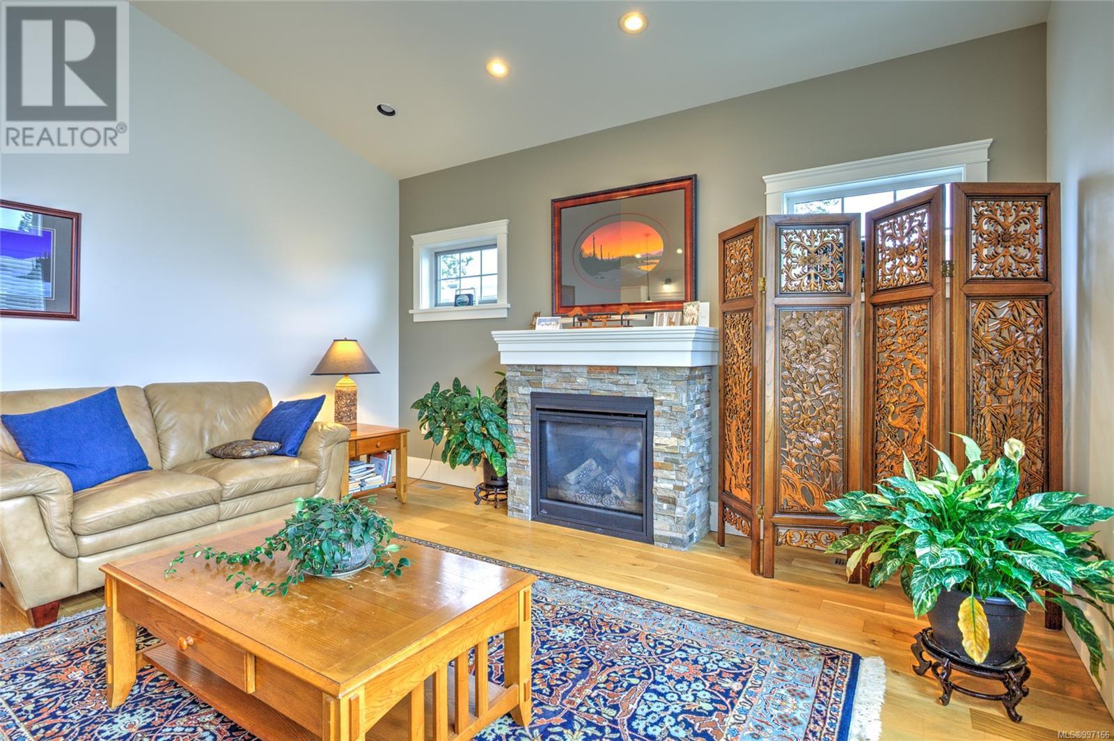 Property at 190 Village Way image 4