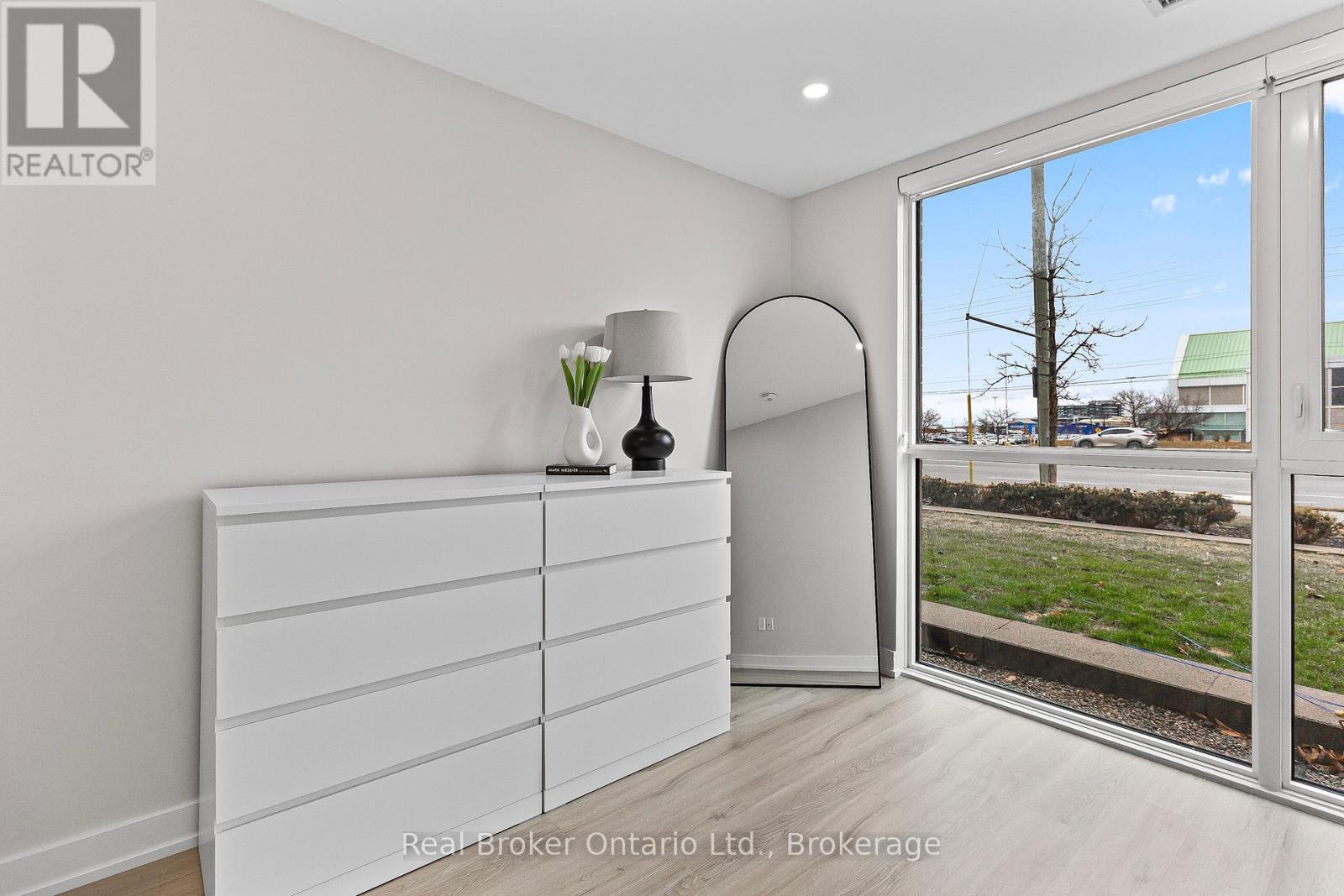 118 - 168 Sabina Drive, Oakville, Ontario  L6H 0W5 - Photo 31 - W12113190