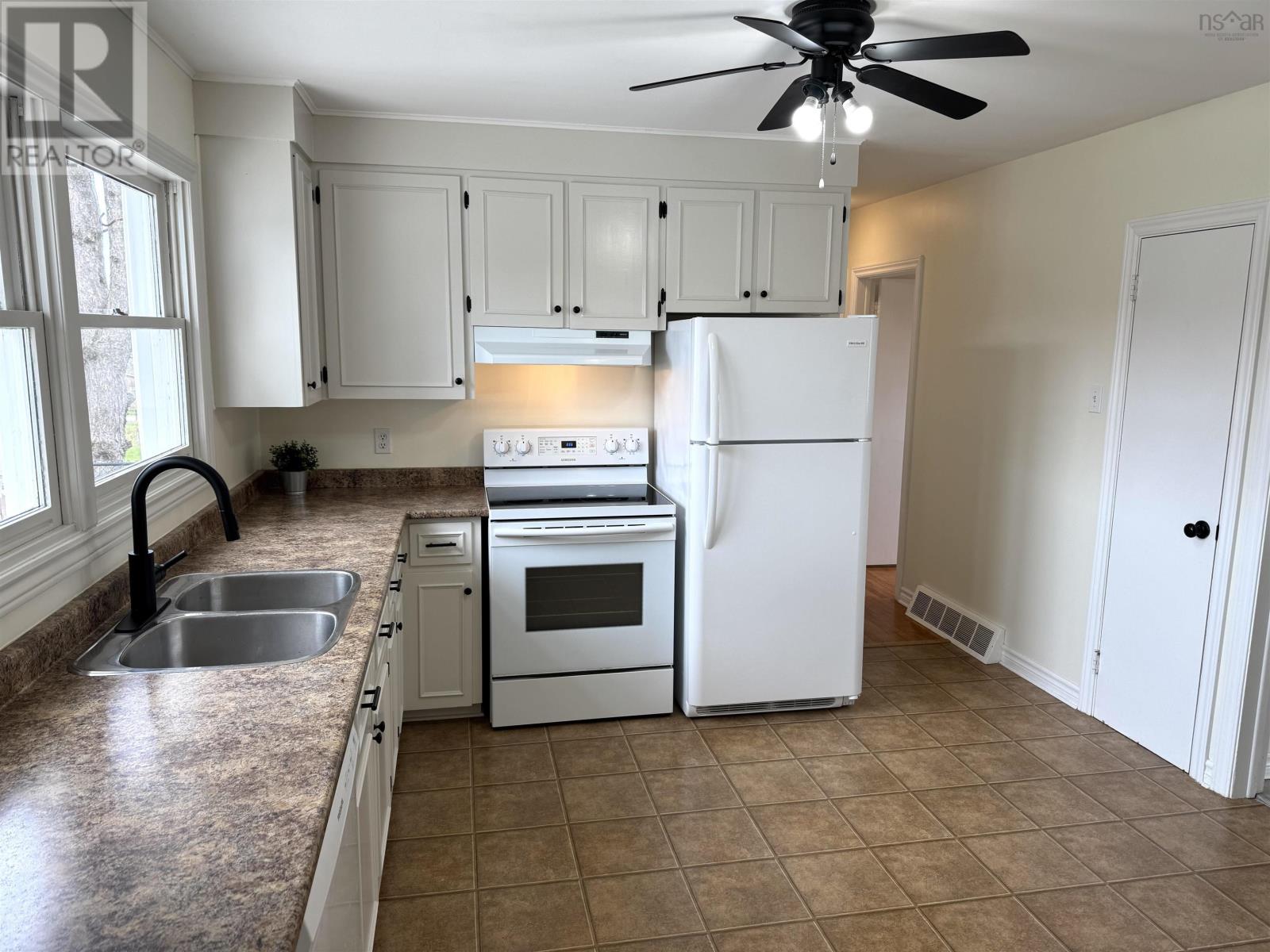 401 Birch Street, New Glasgow, Nova Scotia  B2H 1X8 - Photo 2 - 202509332