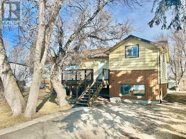 Property at 412 2 Avenue NE image 2
