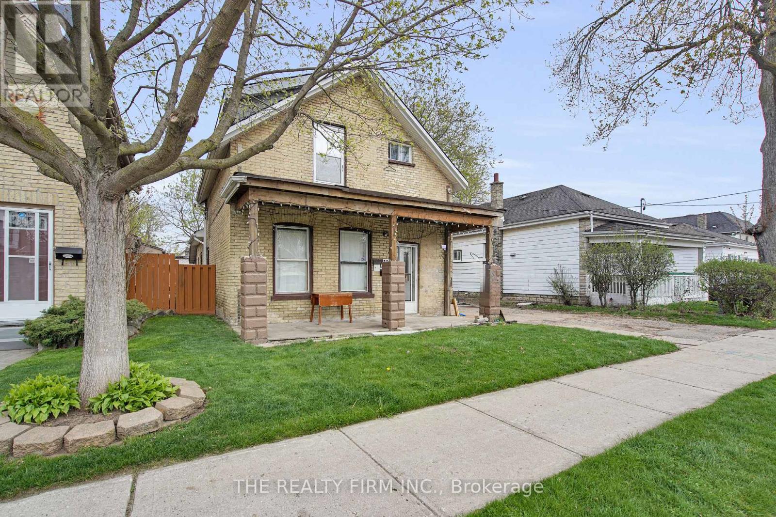 524 Simcoe Street