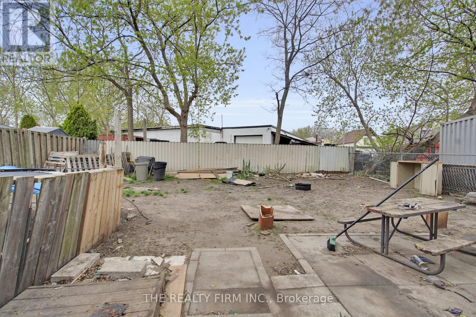 524 Simcoe Street, London East, Ontario N6B 1K4 - Photo 34 - X12114228