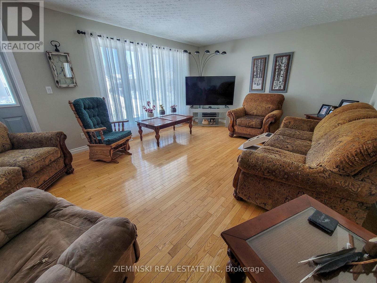 677 Victoria Road, Iroquois Falls, Ontario  P0K 1G0 - Photo 9 - T12114233