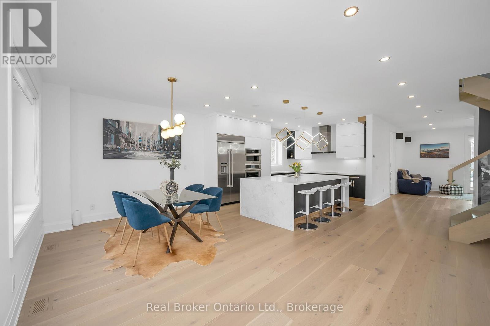 396 River Side Drive, Oakville, Ontario  L6K 3N7 - Photo 12 - W12114230