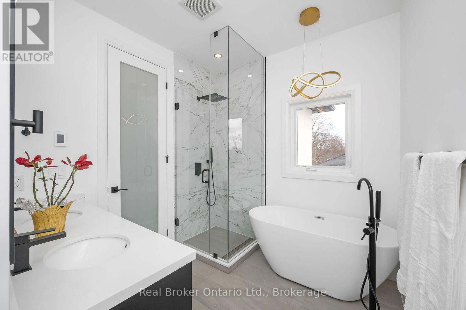 396 River Side Drive, Oakville, Ontario  L6K 3N7 - Photo 29 - W12114230
