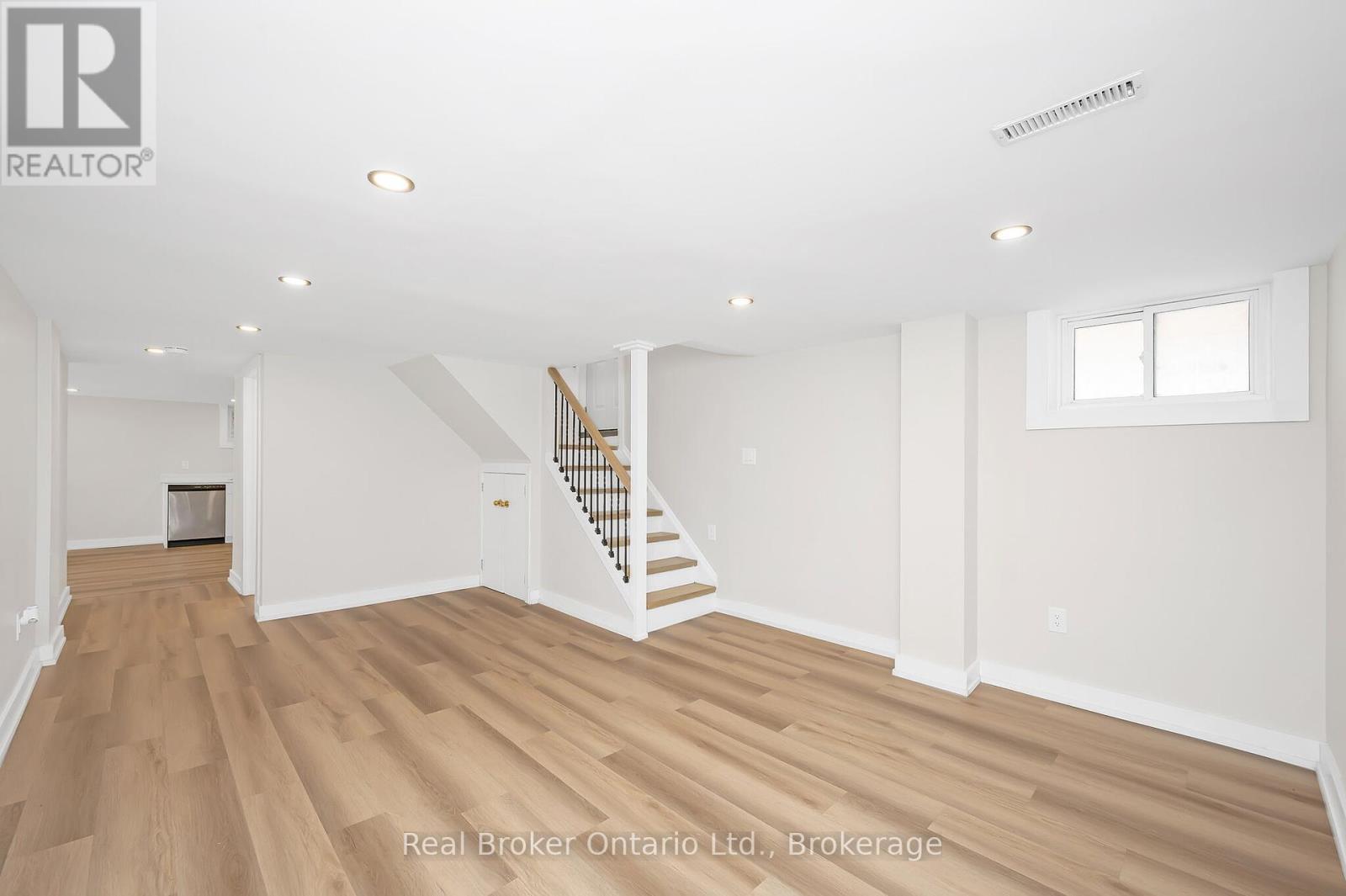 396 River Side Drive, Oakville, Ontario  L6K 3N7 - Photo 34 - W12114230