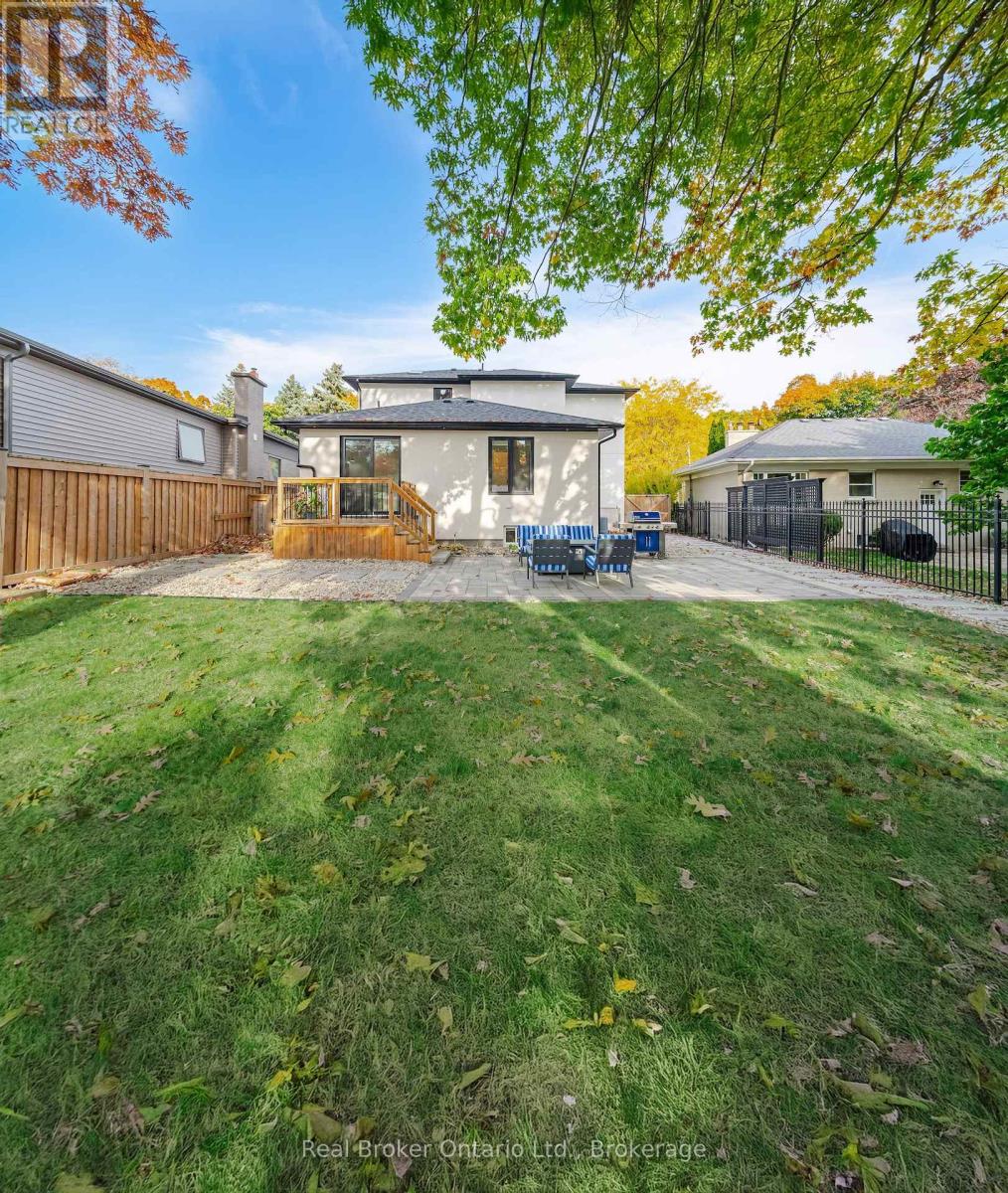 396 River Side Drive, Oakville, Ontario  L6K 3N7 - Photo 42 - W12114230