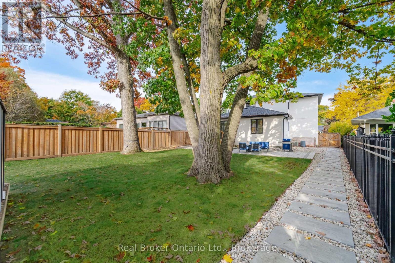 396 River Side Drive, Oakville, Ontario  L6K 3N7 - Photo 44 - W12114230