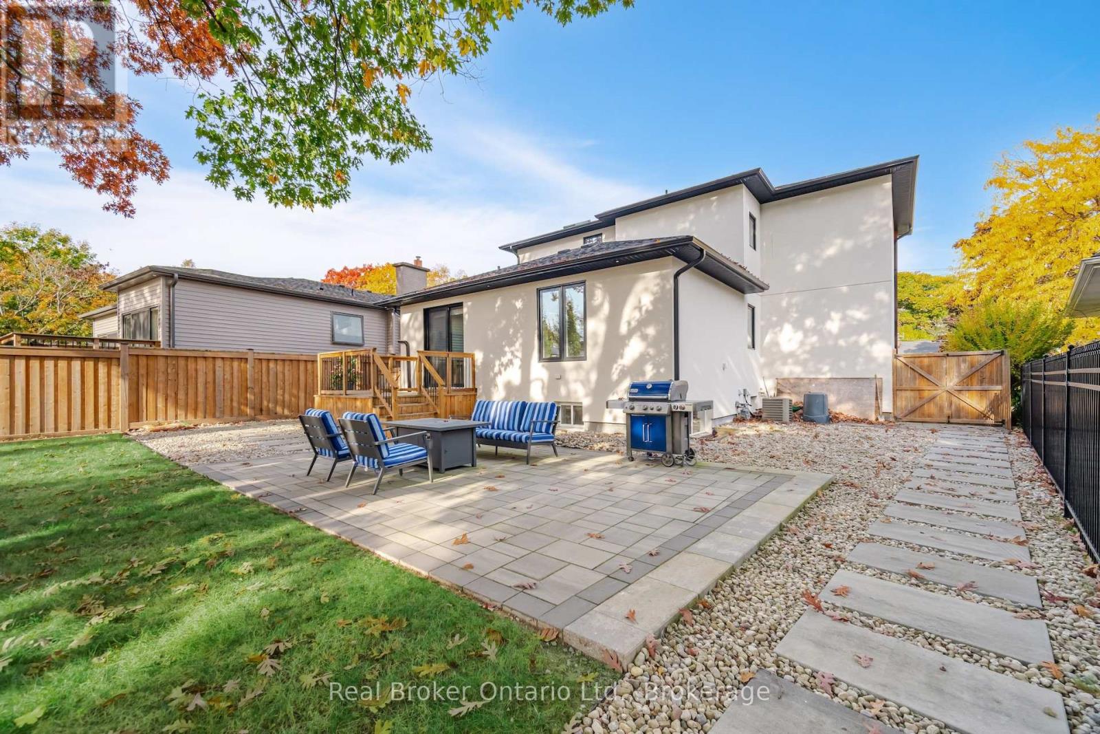 396 River Side Drive, Oakville, Ontario  L6K 3N7 - Photo 46 - W12114230
