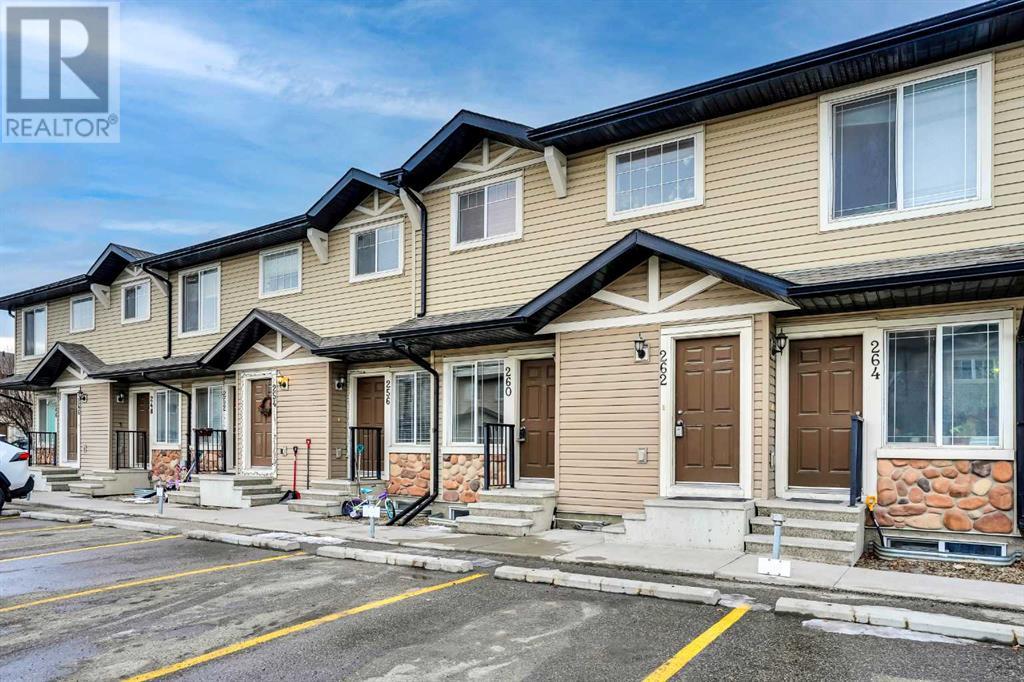 Property at 260 Saddlebrook Point NE image 3
