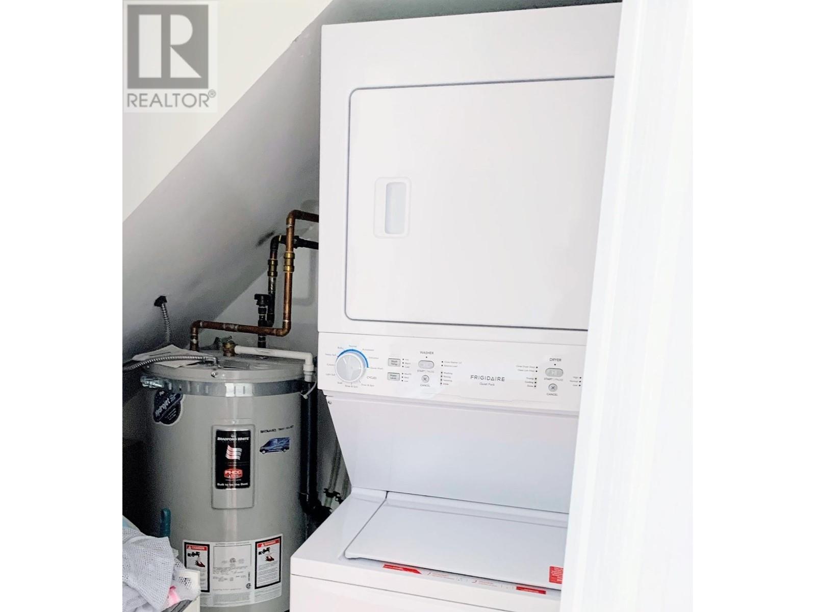 Listing Picture 10 of 21 : 3 3051 SPRINGFIELD DRIVE, Richmond / 烈治文 - 魯藝地產 Yvonne Lu Group - MLS Medallion Club Member