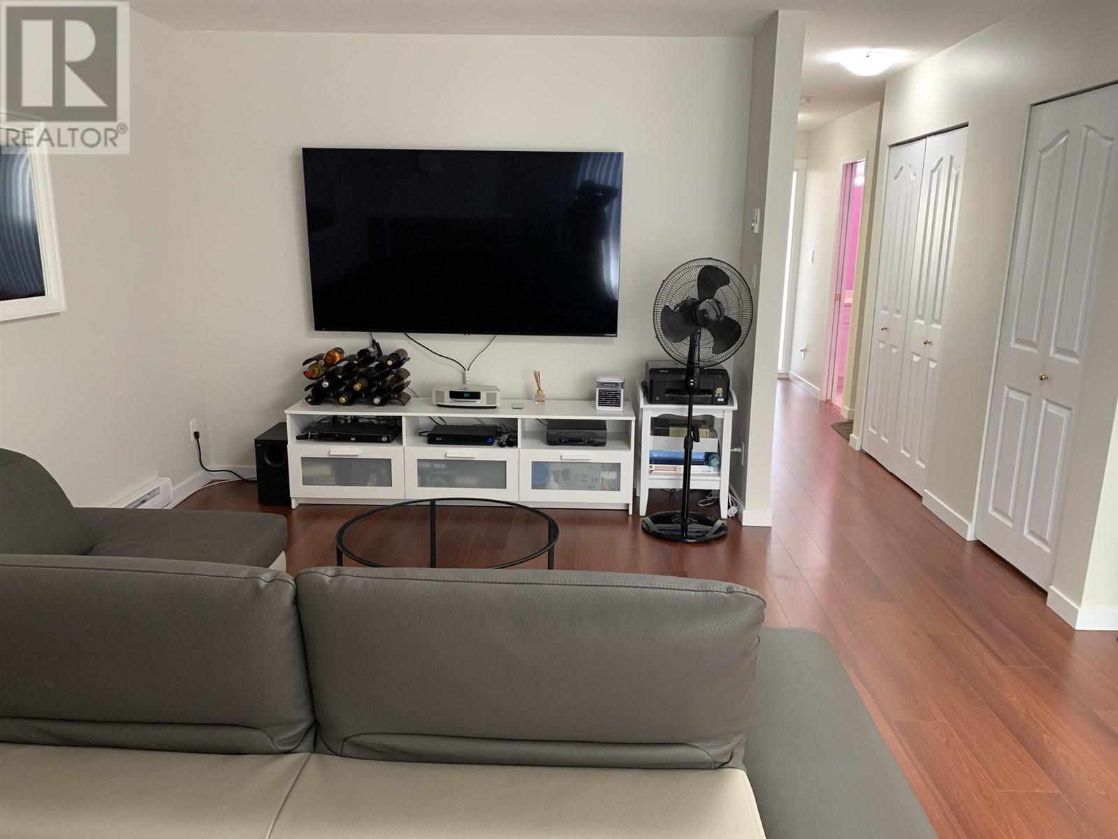 Listing Picture 5 of 21 : 3 3051 SPRINGFIELD DRIVE, Richmond / 烈治文 - 魯藝地產 Yvonne Lu Group - MLS Medallion Club Member