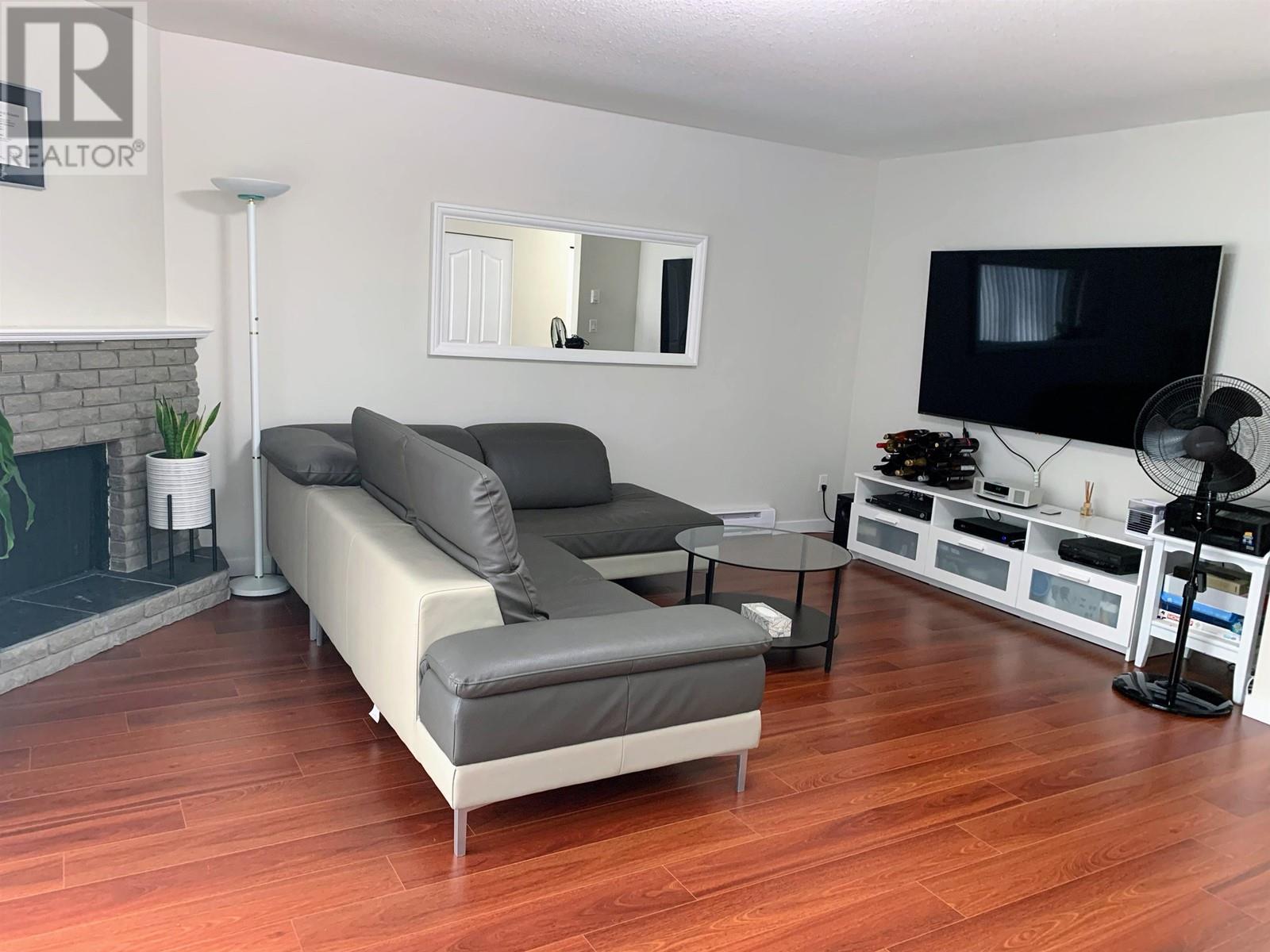 Listing Picture 4 of 21 : 3 3051 SPRINGFIELD DRIVE, Richmond / 烈治文 - 魯藝地產 Yvonne Lu Group - MLS Medallion Club Member