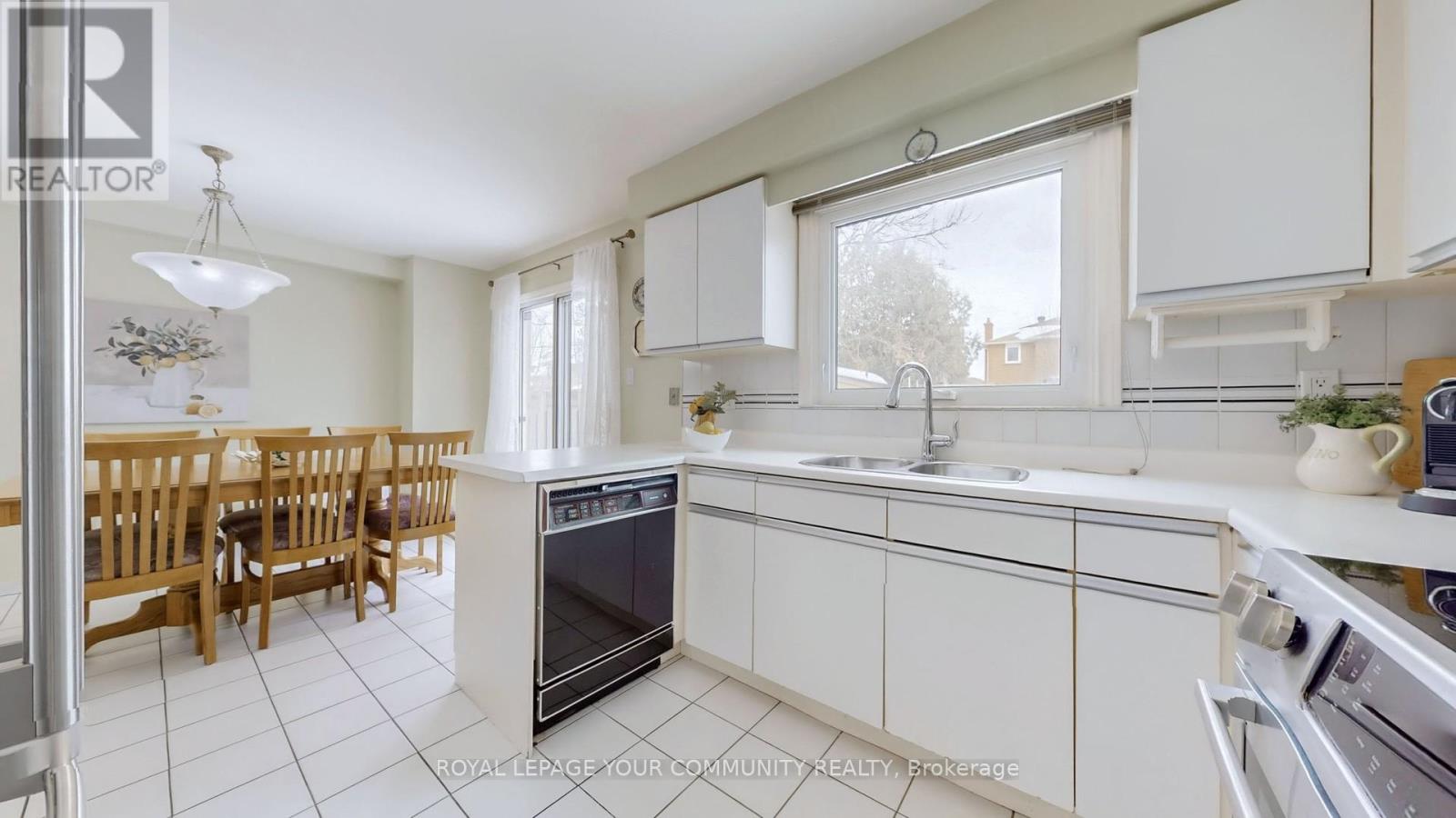 26 Dicarlo Drive, Vaughan (Maple), Ontario  L6A 1K4 - Photo 14 - N12114224