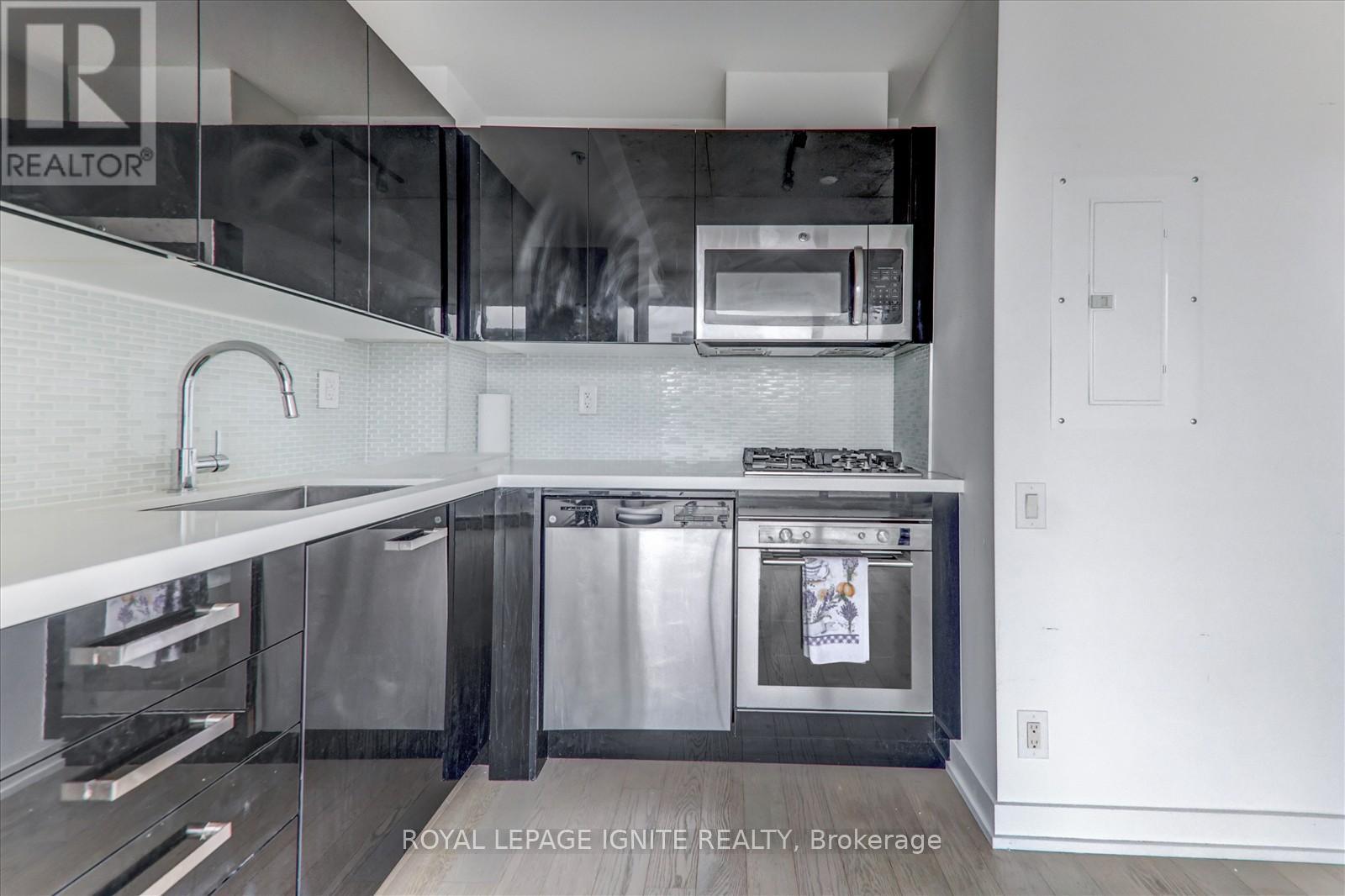 725 - 39 Brant Street, Toronto, Ontario  M5V 0M8 - Photo 15 - C12114218