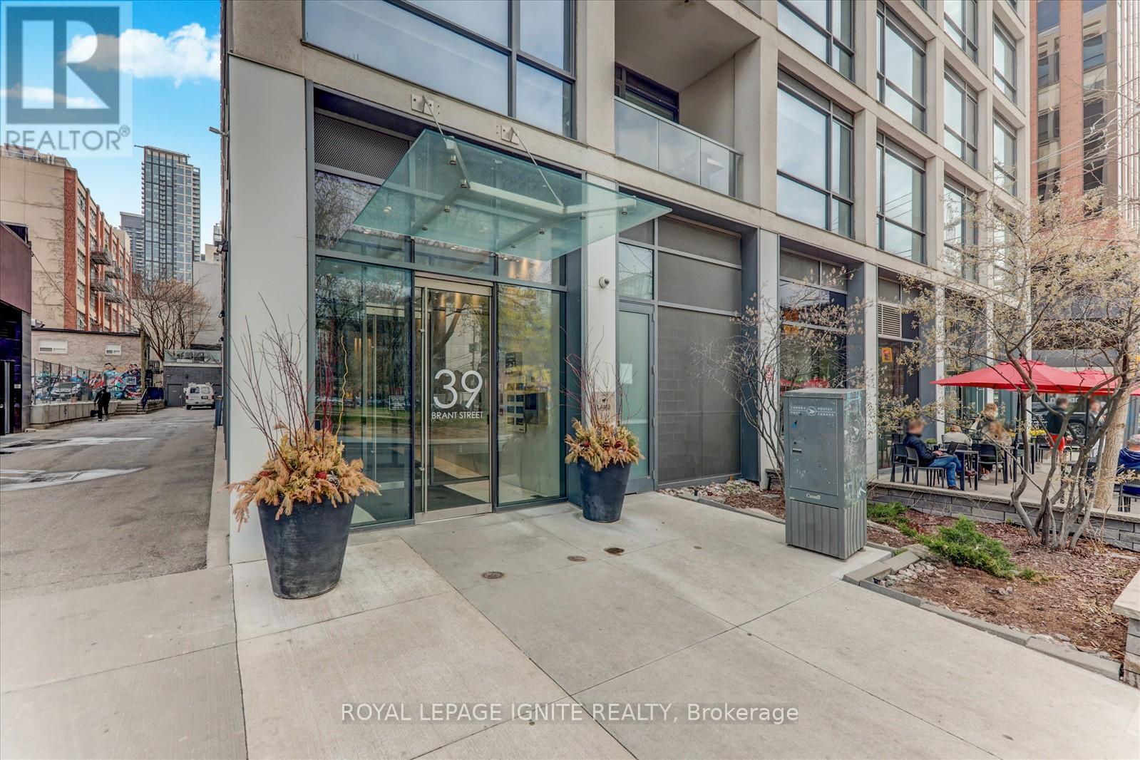 725 - 39 Brant Street, Toronto, Ontario  M5V 0M8 - Photo 4 - C12114218