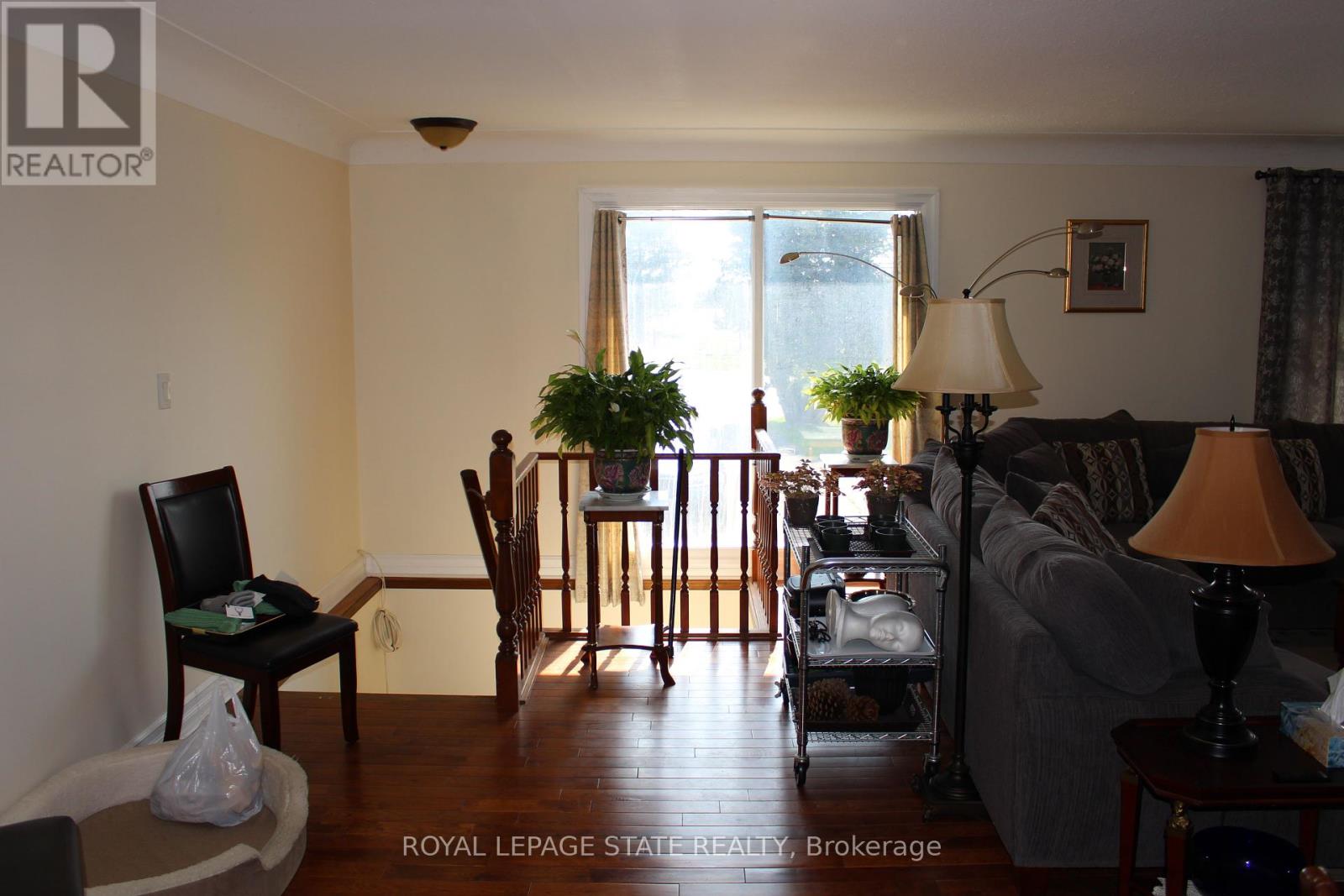 Property at 2112 UPPER JAMES STREET image 3