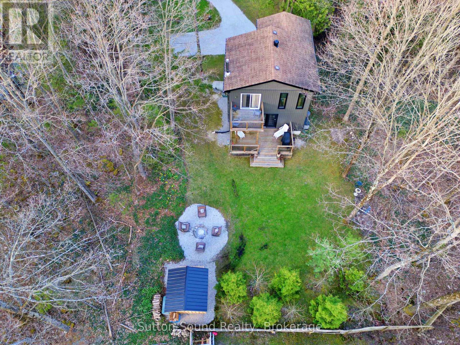 134 Lakeview Drive, Georgian Bluffs, Ontario  N0H 2T0 - Photo 3 - X12061249