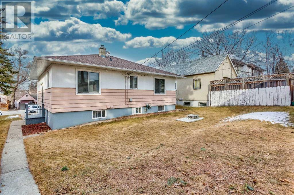 Property at 227 31 Avenue NE image 3