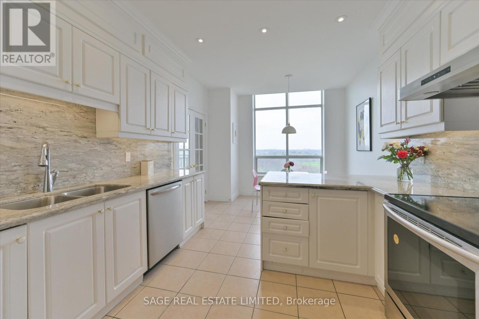 Ph2102 - 1101 Leslie Street, Toronto, Ontario  M3C 4G3 - Photo 17 - C12114322