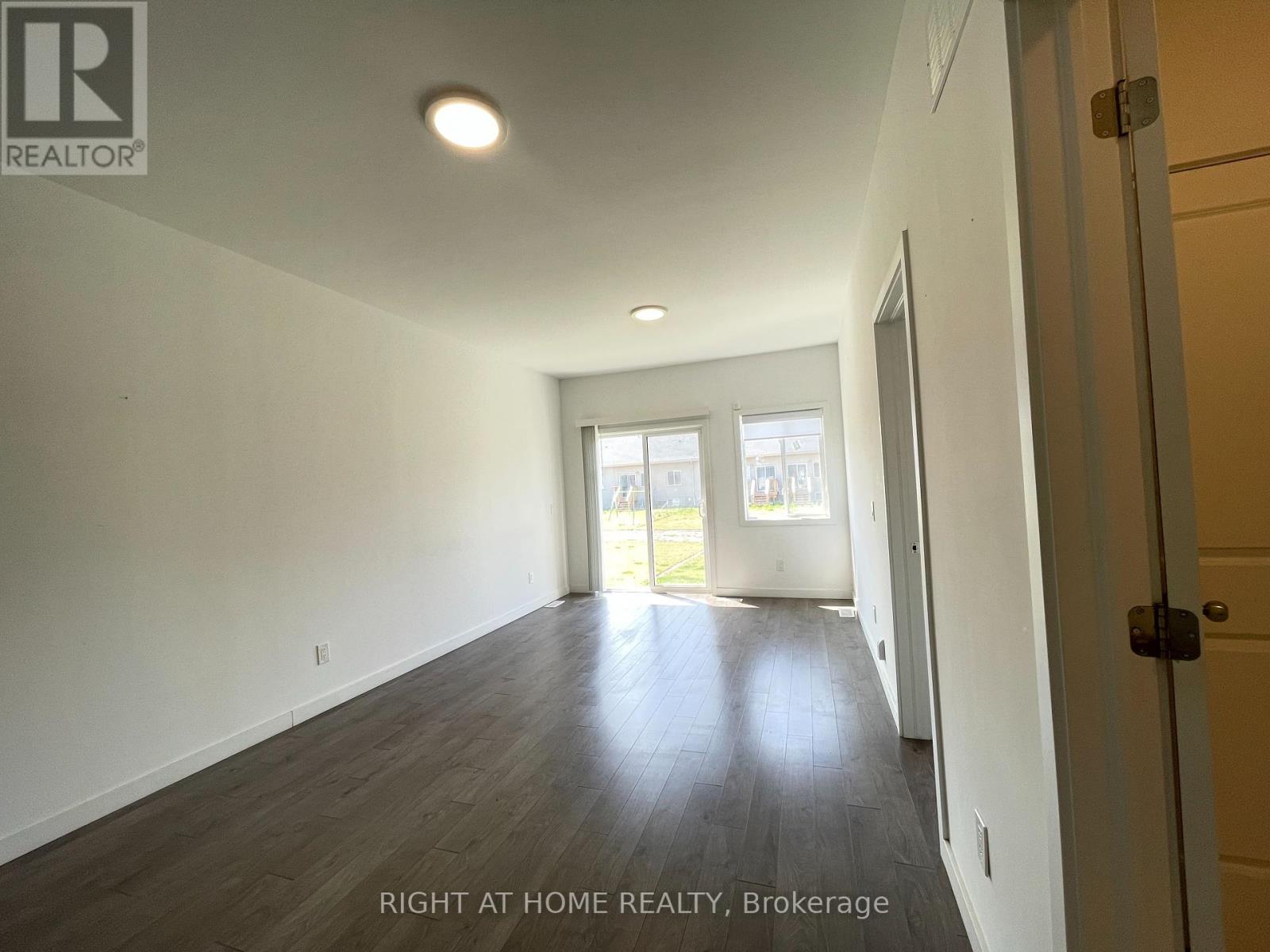400 Alberta Street, Welland (Lincoln/crowland), Ontario  L3B 0K5 - Photo 12 - X12106832