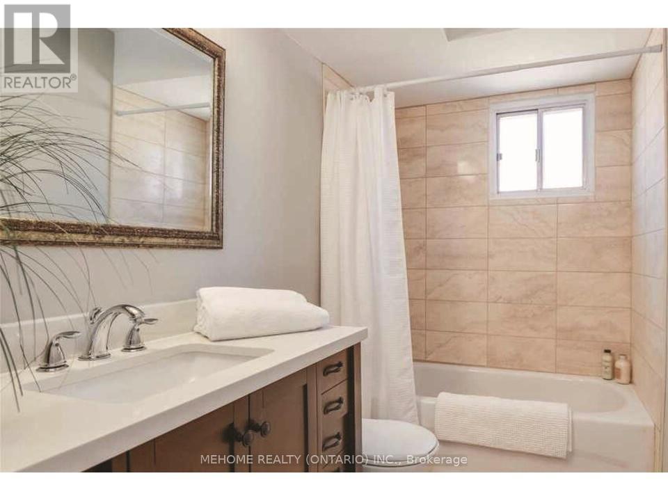 292 Plymouth Trail, Newmarket, Ontario  L3Y 6G7 - Photo 13 - N12114318