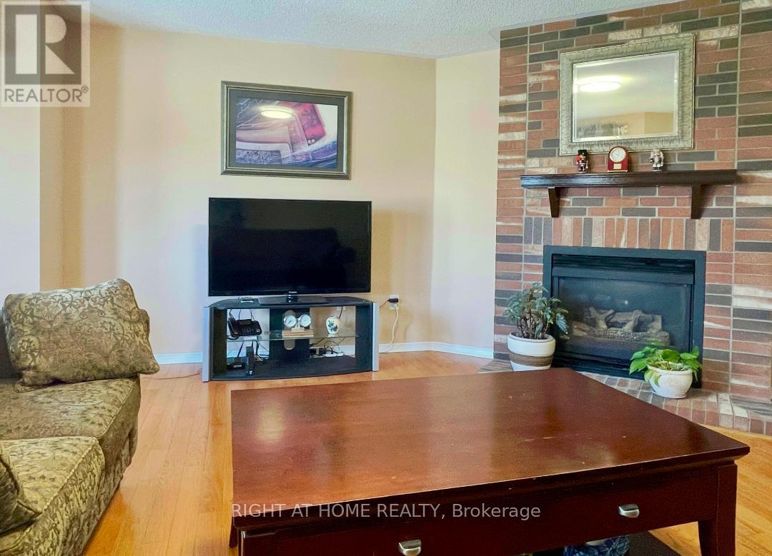 845 Mays Crescent, Mississauga, Ontario  L5V 2G6 - Photo 12 - W12100406