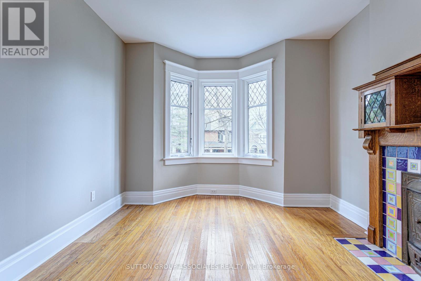 Upper Unit - 128 Glendale Avenue, Toronto, Ontario  M6R 2T2 - Photo 11 - W12107343