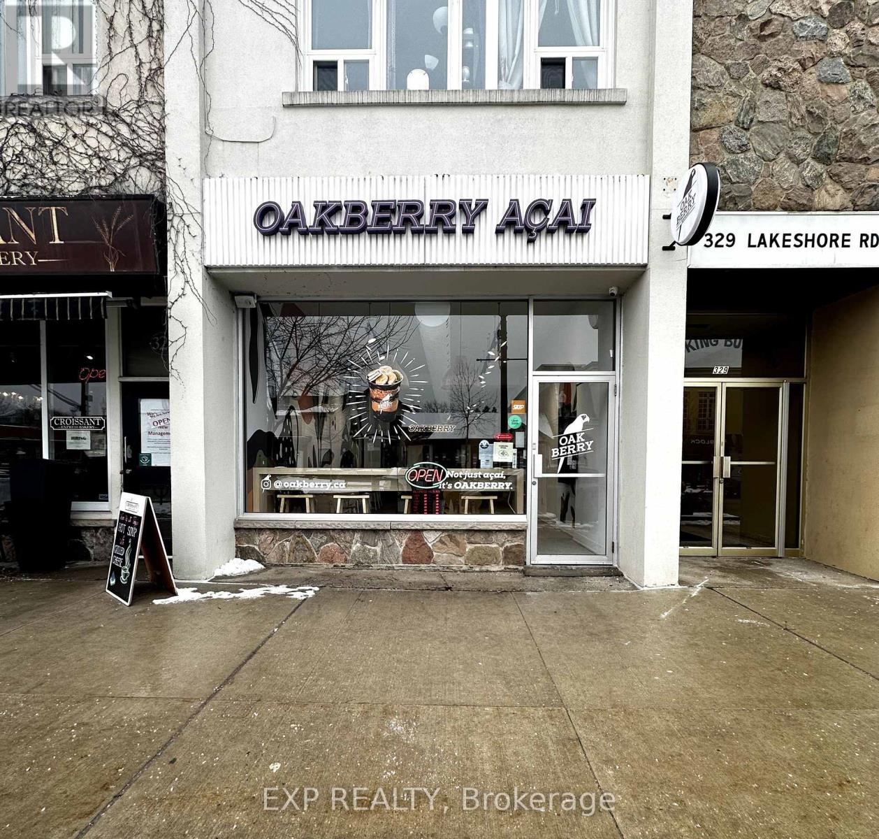 327 Lakeshore Road E, Oakville, Ontario  L6J 1J4 - Photo 2 - W12058091