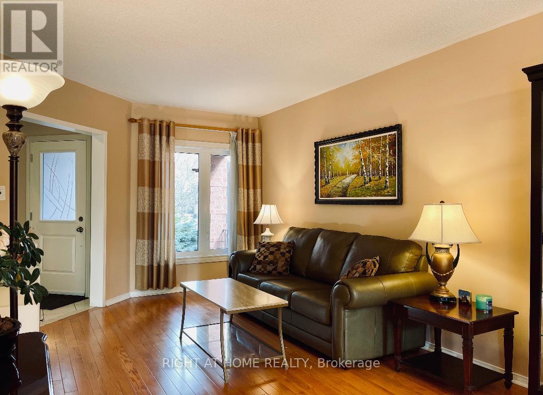 845 Mays Crescent, Mississauga, Ontario  L5V 2G6 - Photo 5 - W12100406