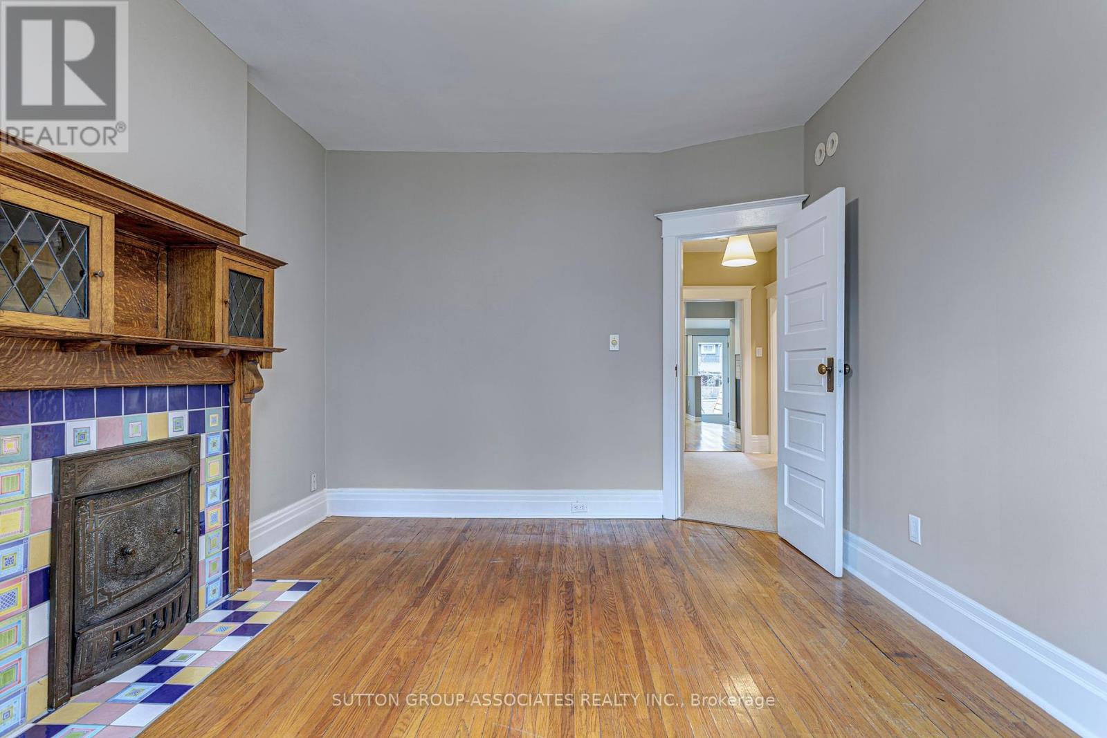 Upper Unit - 128 Glendale Avenue, Toronto, Ontario  M6R 2T2 - Photo 13 - W12107343
