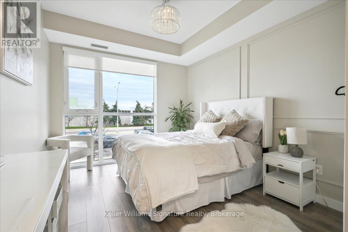219 - 168 Sabina Drive, Oakville, Ontario  L6H 0W5 - Photo 14 - W12114340