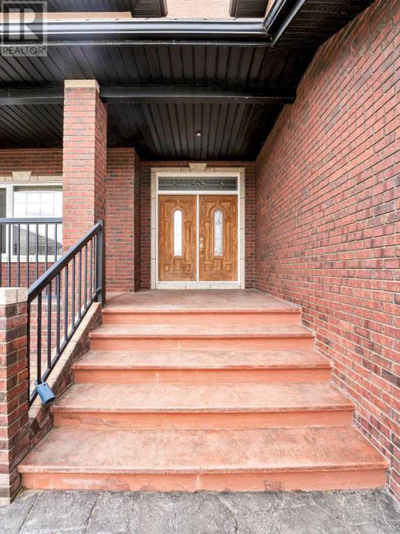150 Desert Blume Crescent, Desert Blume, Alberta  T1B 0A4 - Photo 2 - A2216207