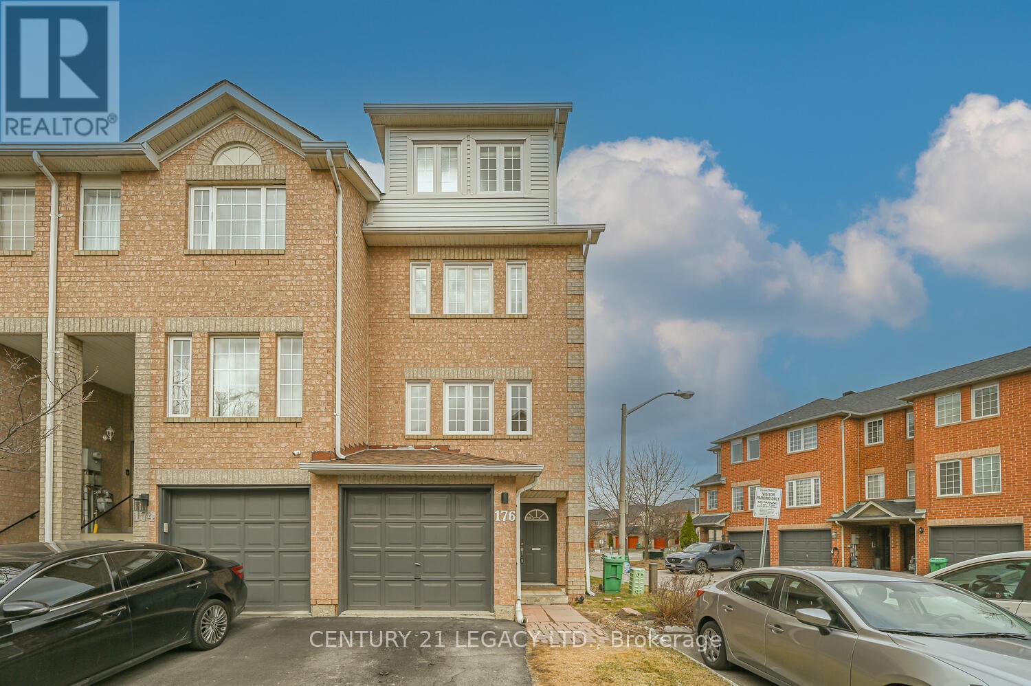 176 Spadina Road, Brampton, Ontario  L6X 4X6 - Photo 4 - W12114335