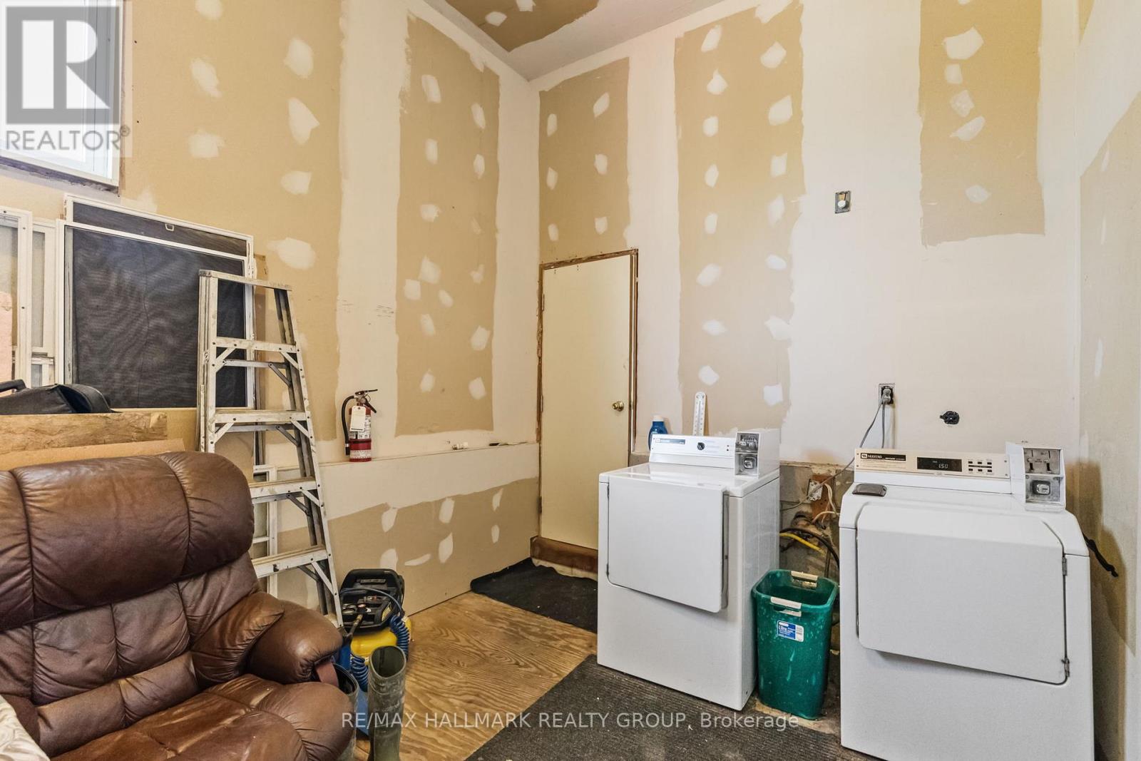 1422 Goth Avenue, Ottawa, Ontario  K1T 1E4 - Photo 19 - X12114362