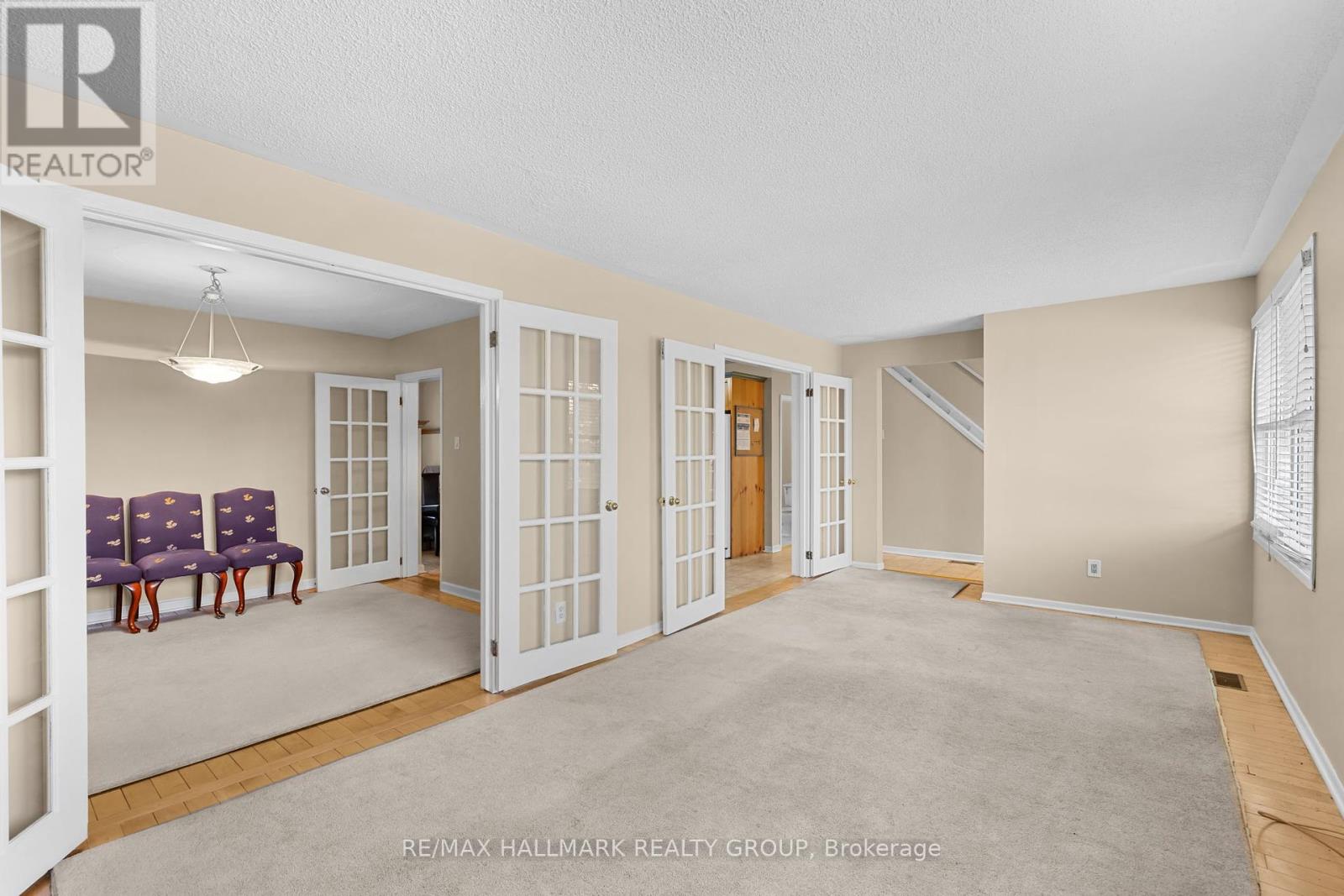 1422 Goth Avenue, Ottawa, Ontario  K1T 1E4 - Photo 5 - X12114362