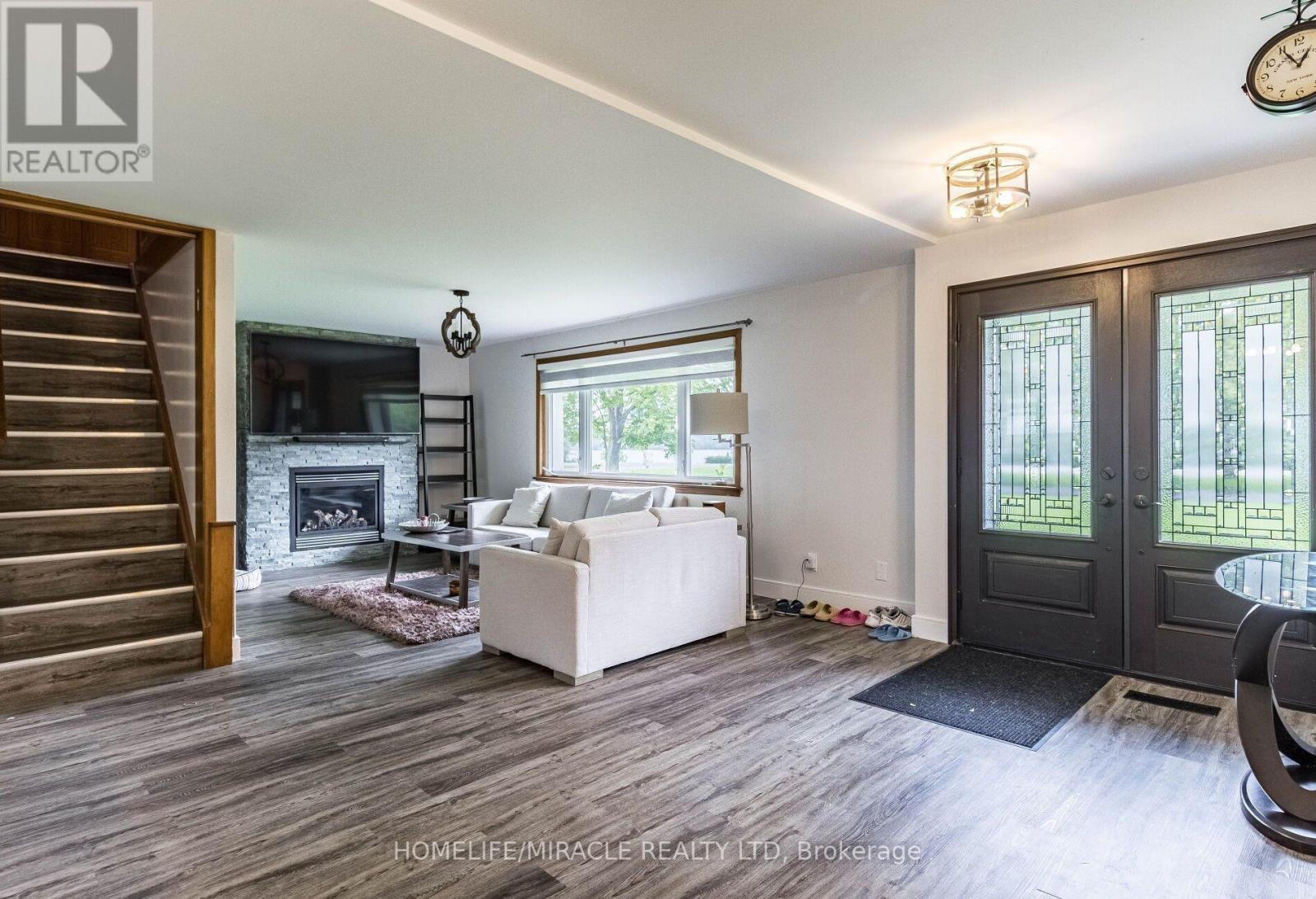 2815 Niagara River Parkway, Fort Erie, Ontario  L2A 5M4 - Photo 9 - X12099058