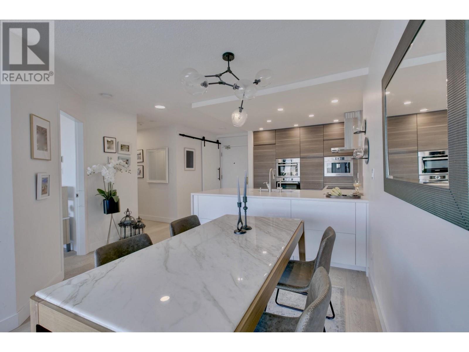 1403 1065 Quayside Drive, New Westminster, British Columbia  V3M 1C5 - Photo 1 - R2993926
